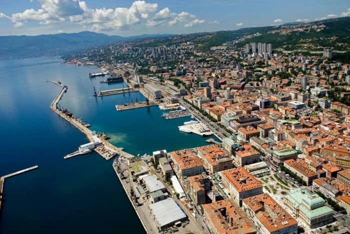 Deluxe Apartment Marina With A Private Parking Rijeka Buitenkant foto